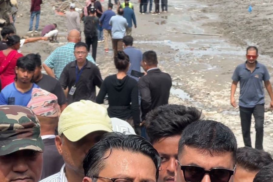 बाढी प्रभावित क्षेत्र पुगेर अर्थमन्त्रीको ढाडस: "ढुक्क हुनुहोस्, स्रोतको अभाव हुन दिनेछैनौँ"